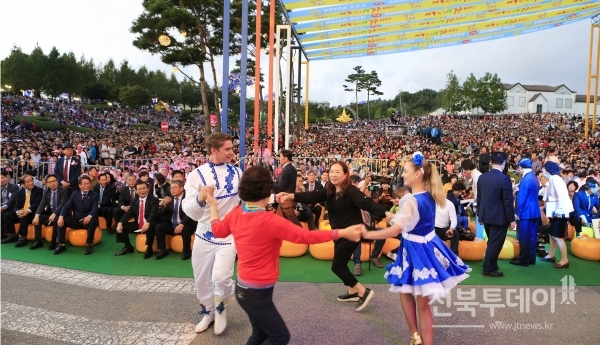 해로 다섯 번째로 열린 임실N치즈축제는 개막 당일 역대 최대 인파가 몰리며, 축제를 전후하여 60여만명이 찾는 대한민국 대표축제로 도약했다.