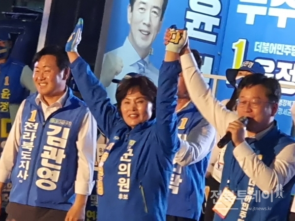 김관영 도지사후보와 함께 한 문은영 무주나선거구 후보 모습(사진=고달영 기자)
