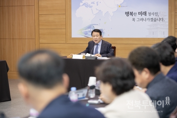 15일 정헌율 익산시장 주재로 2024년 국가예산 확보대상사업 보고회가 개최됐다.
