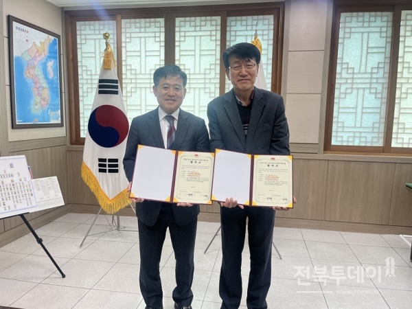 김제시는 7일 (사)전북산학융합원과 김제형 일자리 컨설팅을 위한 업무협약을 체결했다.