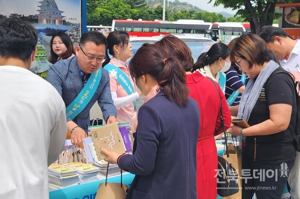 순창군이 지난 10일 ‘전북을가다, 일상의 나를 떠나보내는 여행’이라는 주제로 순창 관광지 및 축제홍보 전면전에 나섰다.