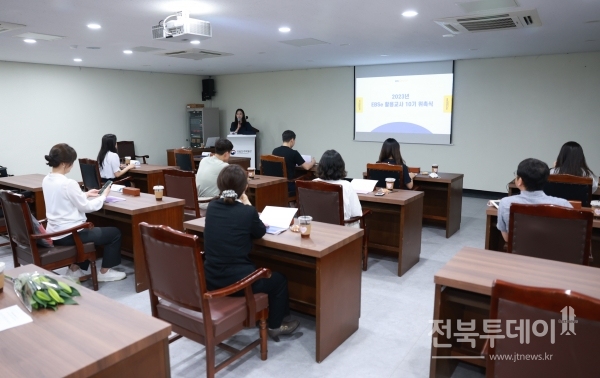 전북교육청은 9일 국립전주박물관 세미나실에서 ‘전북 EBSe(EBS English) 활용 교사 위촉식 및 간담회’를 실시했다.